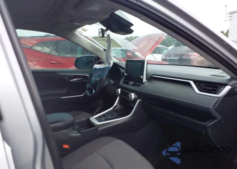 2022 Toyota Rav4 Xle z USA, uszkodzony, nr VIN 2T3P1RFV0NW268861